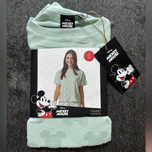 *Mickey Mouse Disney Ladies Top Size Medium Textured New With Tags